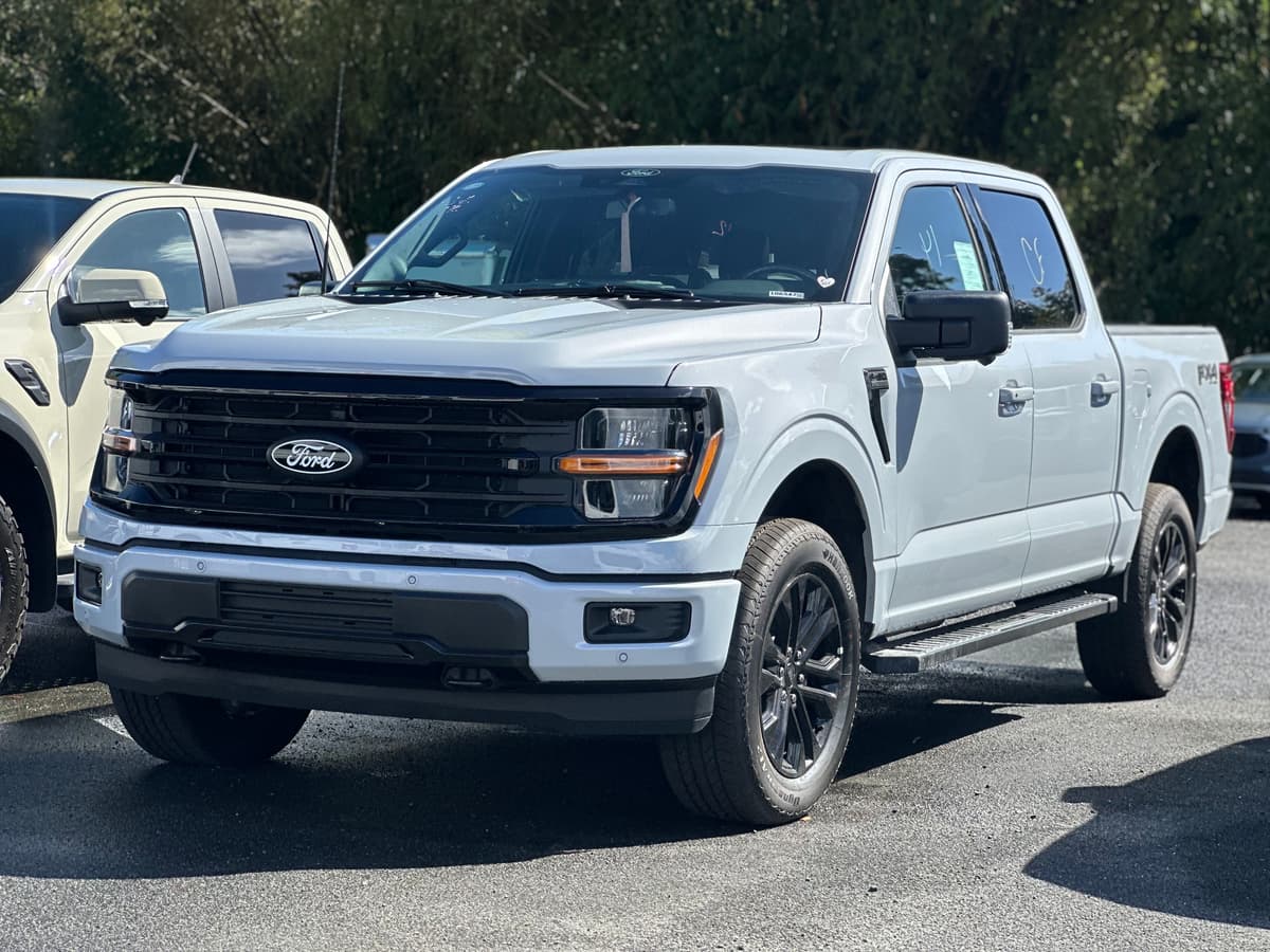 Ford 2025 ford f-150 xlt