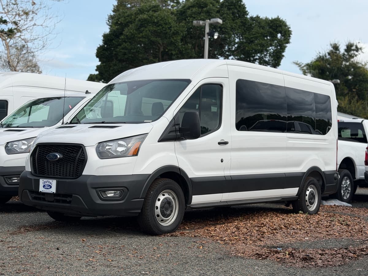 Ford 2025 ford transit passenger wagon xl
